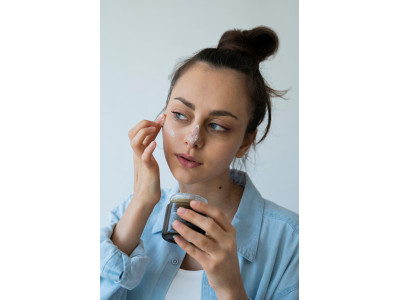 Саліцилова кислота у догляді за шкірою: користь, протипоказання та найкращі засоби