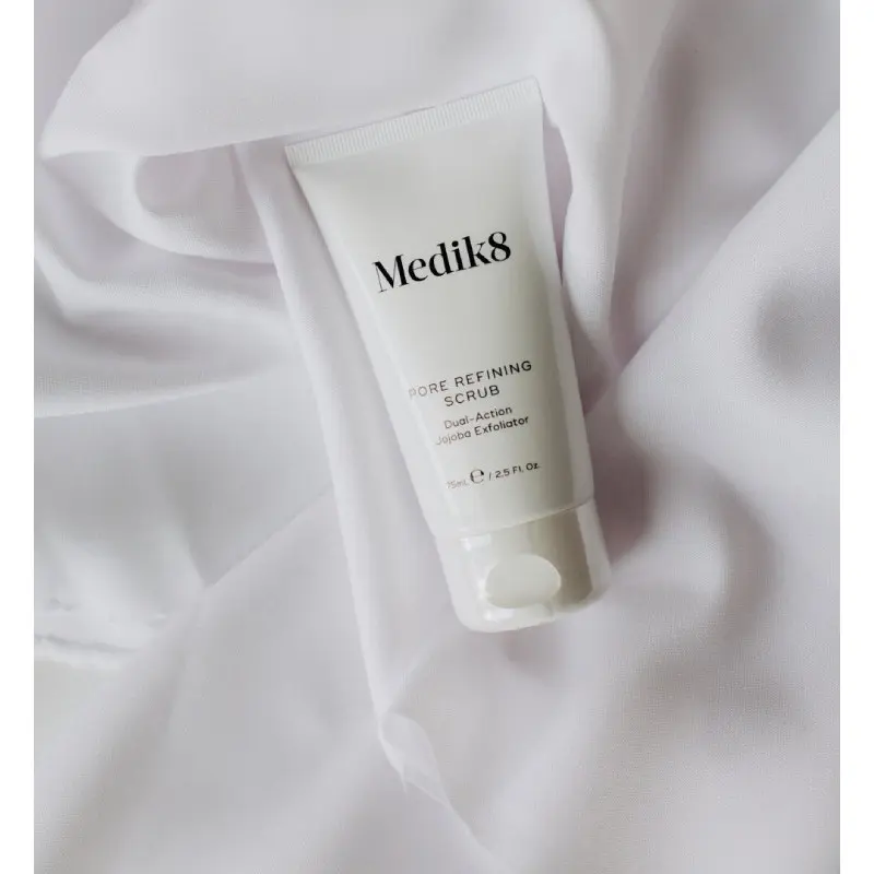 Medik8 Натуральний скраб подвійної дії Pore Refining Scrub™
