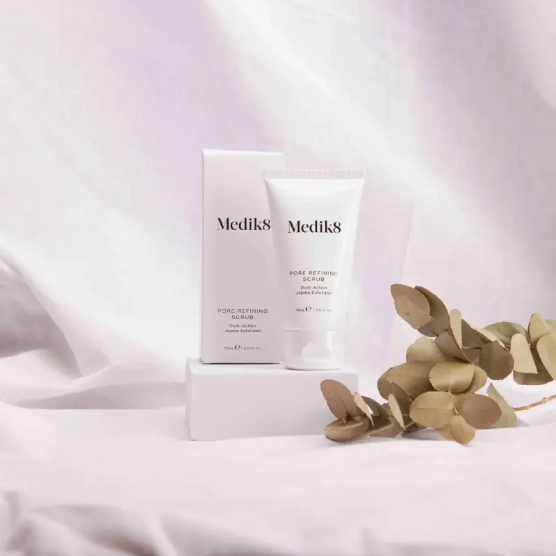 Medik8 Натуральний скраб подвійної дії Pore Refining Scrub™