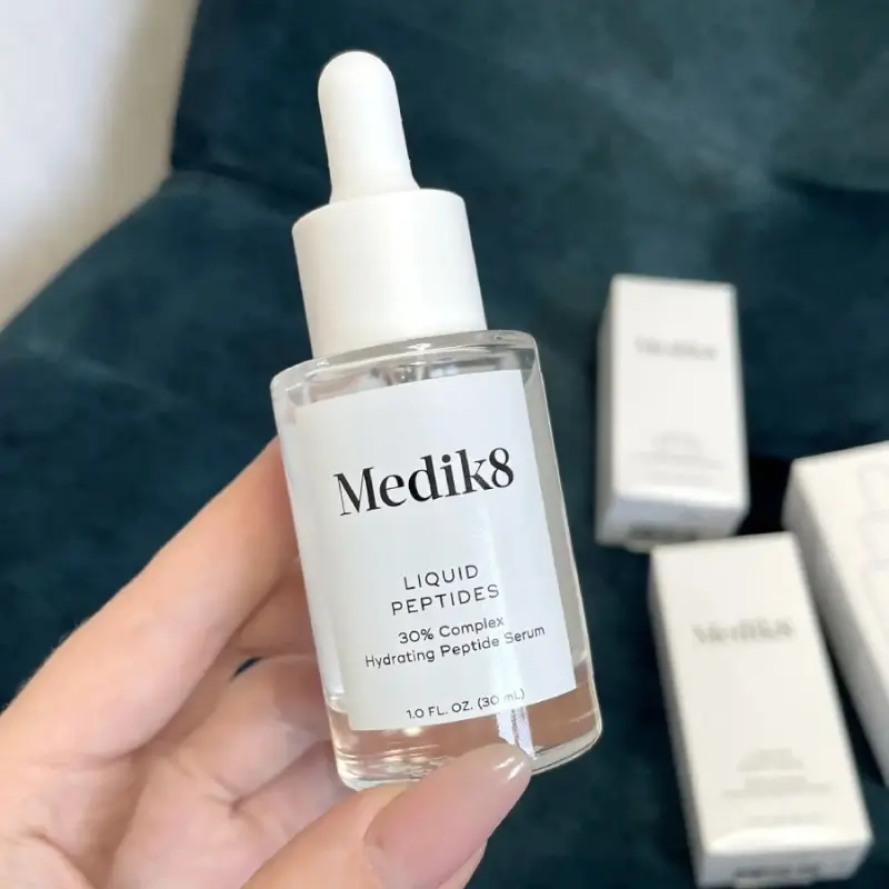 Medik8 Liquid Peptide Пептидний серум із сучасною системою доставки компонентів