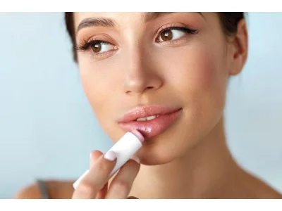 Дуже сухі губи: найкращі доглядові засоби для розв'язання проблеми