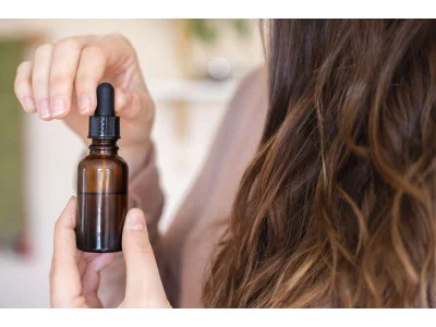 Як користуватися олією для волосся?