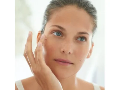 Кращий крем під очі: докладний гайд на вибір ефективного крему для вашого типу шкіри навколо очей