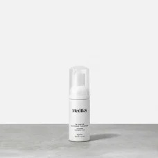 Medik8 Ніжна пінка з хлорофілом для очищення чутливої шкіри Calmwise Soothing Cleanser 40ml