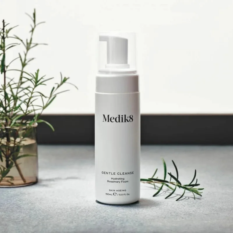 Medik8 Зволожувальна пінка для вмивання з розмарином Gentle Cleanse 150ml