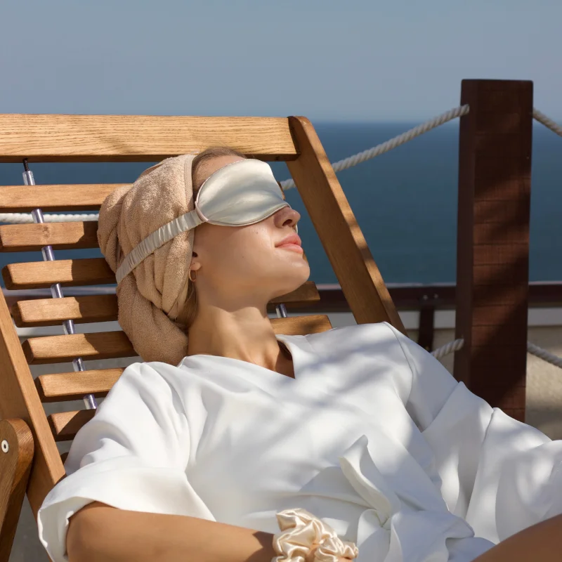 LUM Маска для сну з шовкової тканини айворі