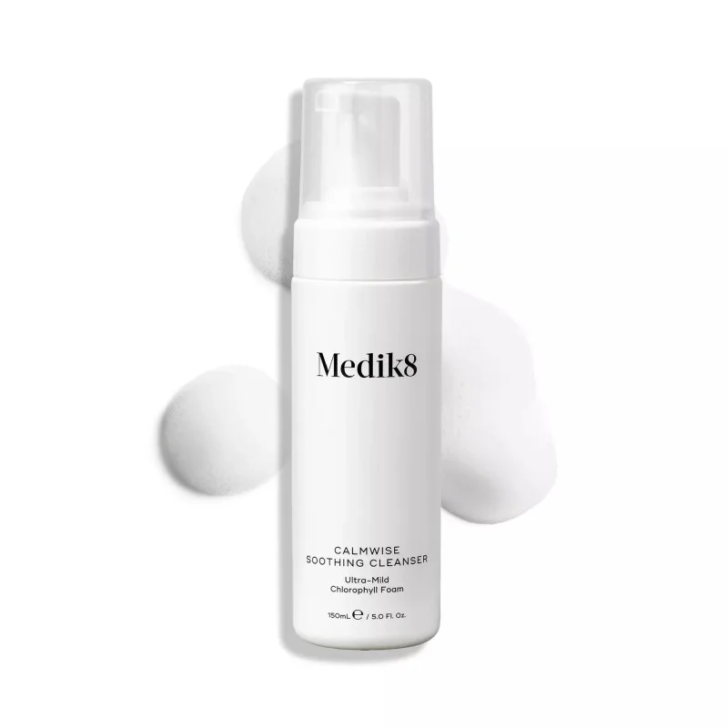 Medik8 Ніжна пінка з хлорофілом для очищення чутливої шкіри Calmwise Soothing Cleanser 150ml