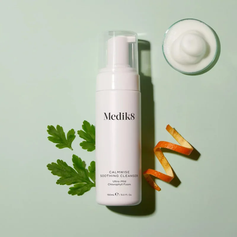 Medik8 Ніжна пінка з хлорофілом для очищення чутливої шкіри Calmwise Soothing Cleanser 150ml