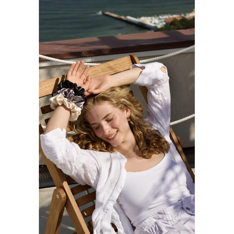 Шелковая резинка для волос LUM Черная